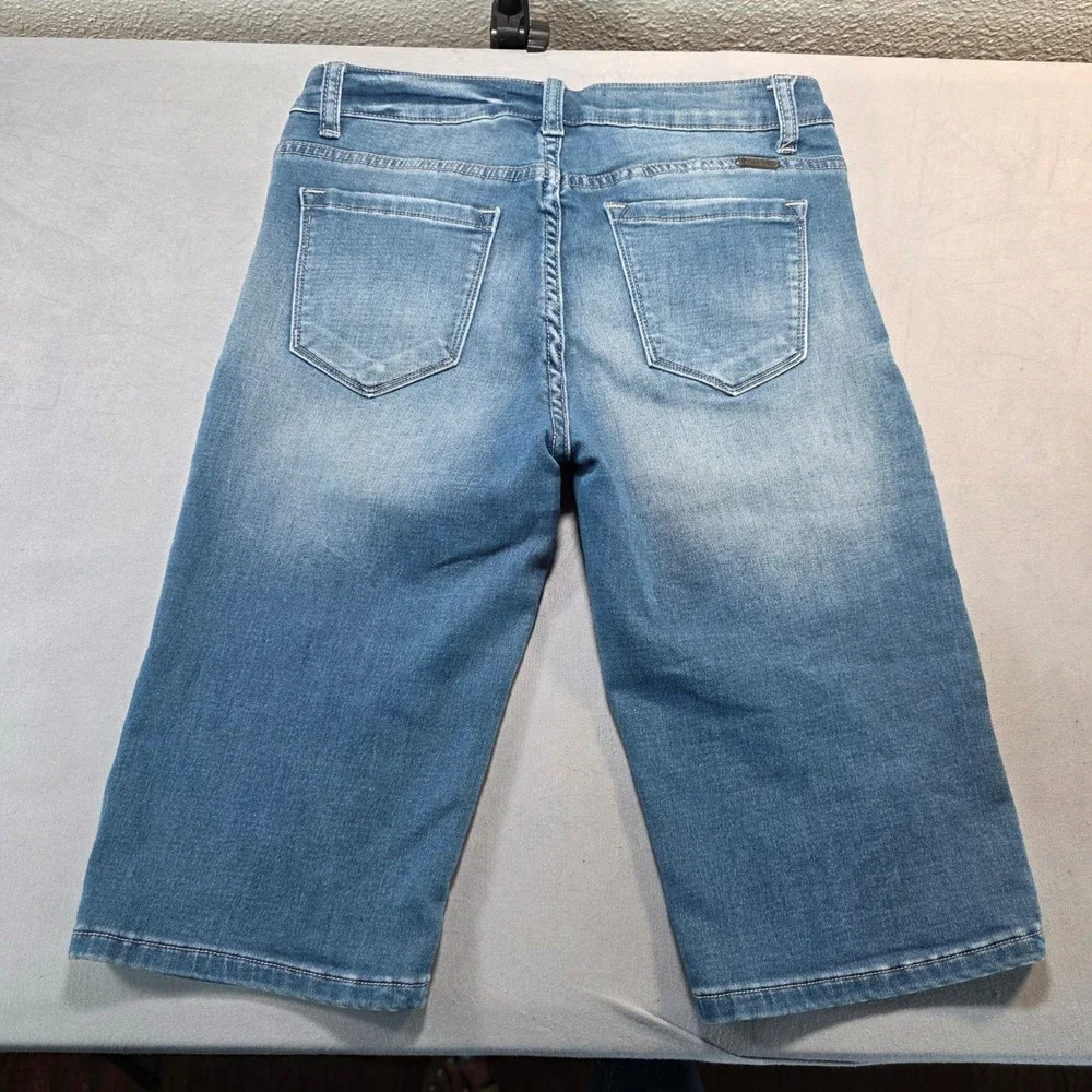 KanCan Womens Medium Wash Denim Bermuda Shorts Mid Rise Stretch Size 5 (26)